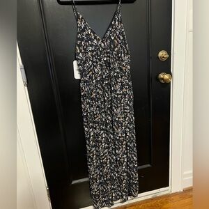 Floral, v-neck dress with spaghetti straps.